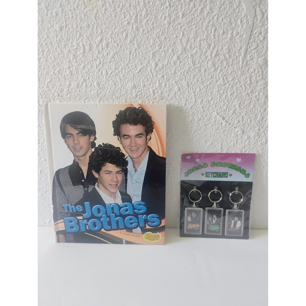 Vintage Jonas Brothers Lot Rare Pop Book and NIB Keychain Set Tour SmokePetfree
